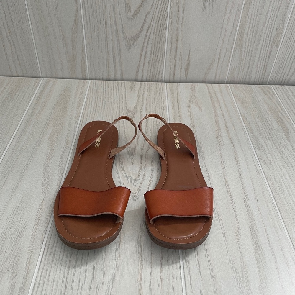 Tan Express sandal size 7